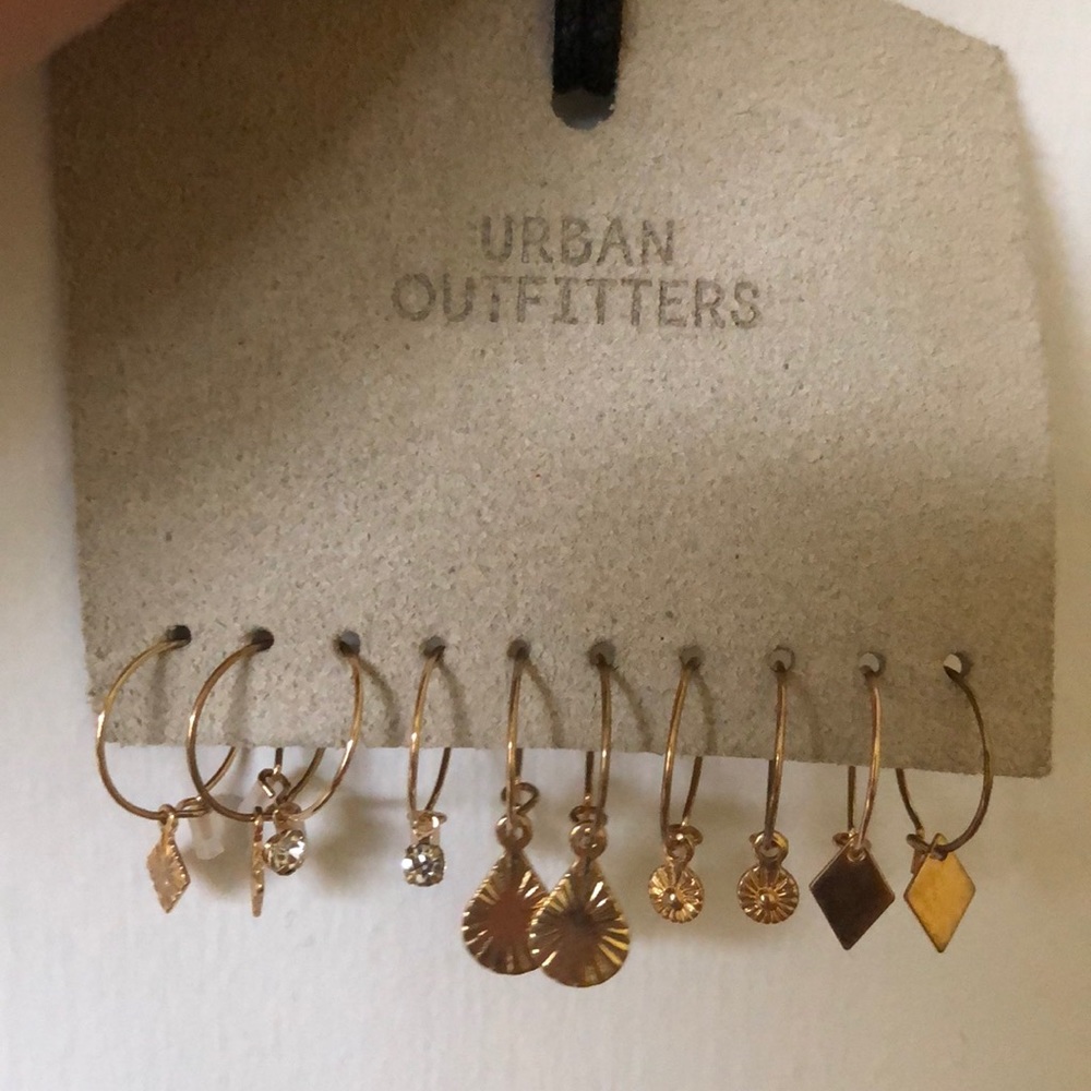 5 pairs of Earrings